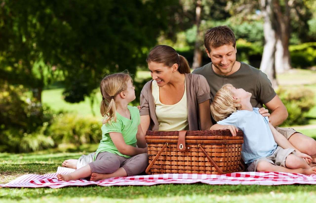 familia-picnic-imagen-speaking-b1